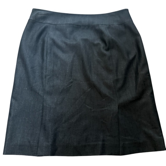 Tahari Skirt, Navy.sz 10, straight, back kicks, lined, like new - Picture 4 of 8